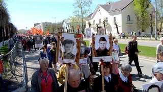 Парад победы  в городе Сланцы 9 мая 2018. Бессмертный полк