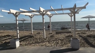 Центральный пляж в Таганроге .