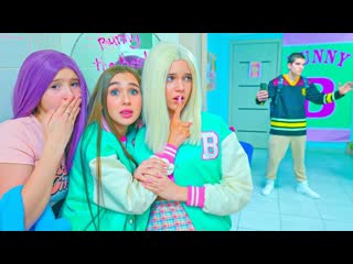 СУМАСШЕДШИЙ ФАНАТ BUNNY!!! НАШЁЛ ШКОЛУ ДИАНЫ И ПРЕСЛЕДУЕТ ДЕВЧОНОК!!!