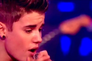 Justin Bieber Under The Mistletoe Ft Drew Ryniewicz X Factor USA Santa Claus Is Coming To Town