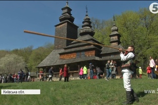 Гуцули, лемки, іноземці...Як відзначали обливаний понеділок у Пирогові