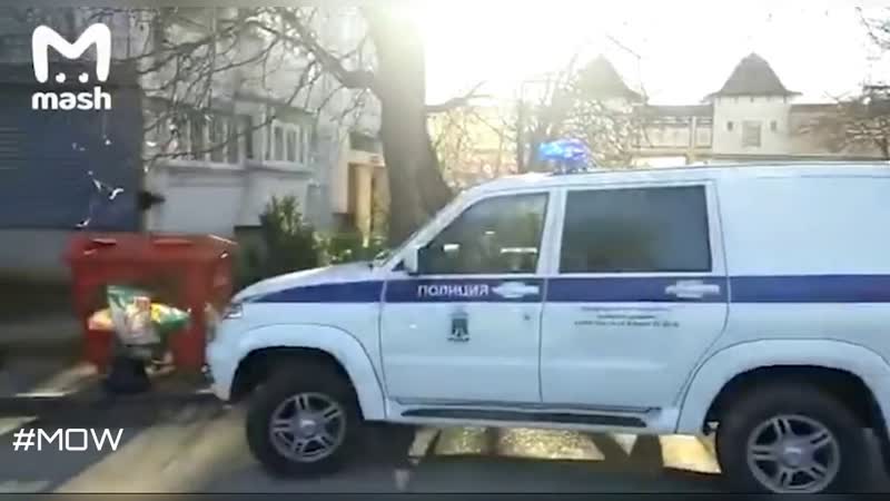 Мужчина, захвативший в заложники женщину с двумя детьми в