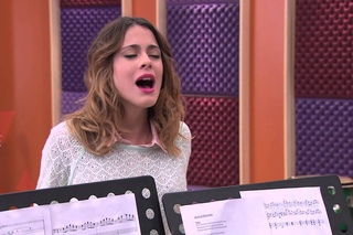 Violetta: Fede y Vilu cantan Algo Se Enciende (Ep 77 Temp 2)