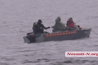 Спасатели не смогли найти тело фотокорреспондента, упавшего с яхты во время парусной регаты в Николаеве