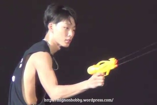 151003 아이콘 콘서트 물총쏘는 바비+롱탐노씨