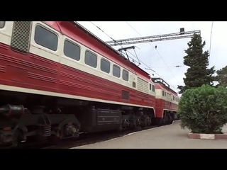 Электровоз Э2М62-0158 с экспрессом Баку-Гянджа отправляется со станции Уджар