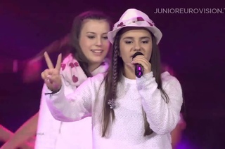 Ivana Petkovska and Magdalena Aleksovska - Pletenka (. Macedonia) 2015 LIVE JESC 2015