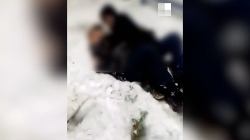 Пацана мучают электрошокером из за девочки. Real