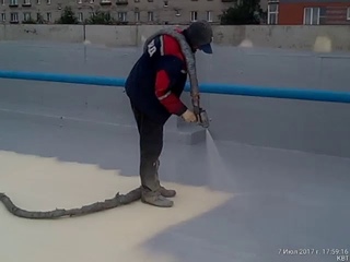 Нанесение полимочевины на плоскую кровлю