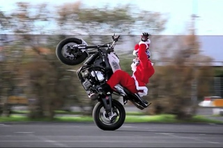 НЕ GoPRo =) Crazy Santa Claus Freestyle Motorbike -  Happy New Year 2012!