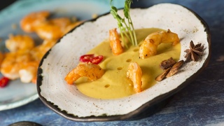 Пряный тыквенный крем-суп с кокосовым молоком (сливками) и креветками. Рецепт из тыквы 0+