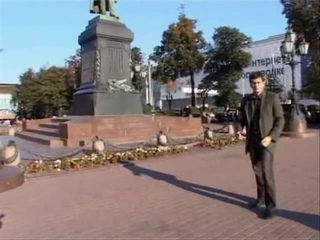 Илья Яшин бьет нашиста
