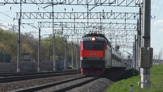 Электровоз ЧС7-043 с пассажирским поездом №132 Москва - Орск