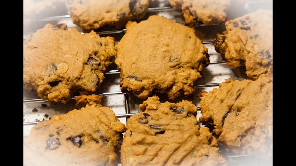Oatmeal Cookies with Peanut Butter Chocolate