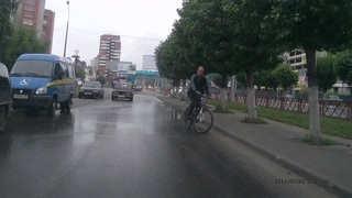 Неадекватный велосипедист. Ярославль у диконавто на Московском.
