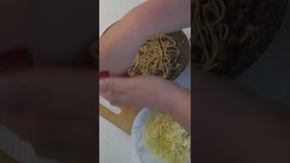 #shorts Очень вкусный завтрак  диабетика 2 типа. Пицца из макарон. Такое едим редко. Сахар в норме.